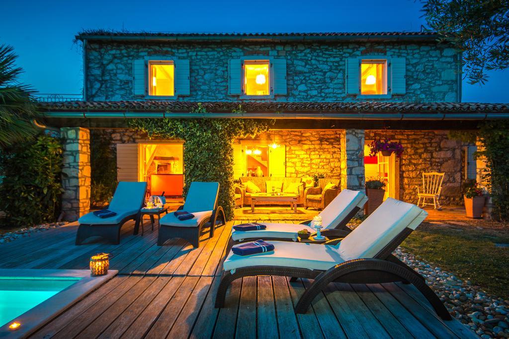 Rea Villa *